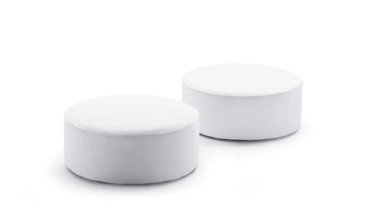 Pouf Discovery tondo e rivestito in ecopelle dallo stile moderno di Biba salotti