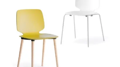 Sedia con gambe in legno o acciaio e scocca in tecnopolimero Babila di Veneta Cucine