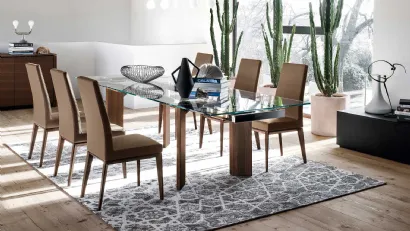 Sedia in pelle con schienale alto e struttura in legno massello Bess di Calligaris