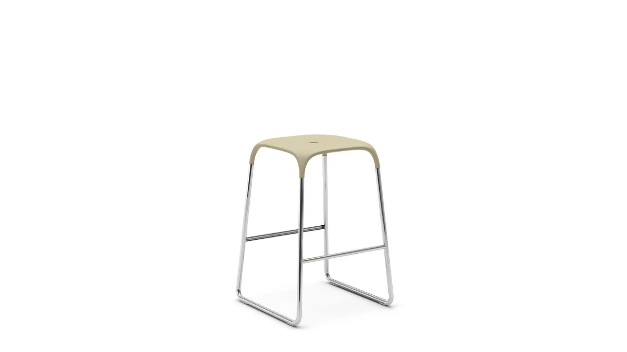 Sgabello Bobo Kitchen Stool in polipropilene e acciaio di Infiniti