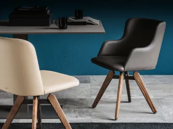Sedia in legno rivestita in pelle con e senza braccioli Mulan di Cattelan Italia