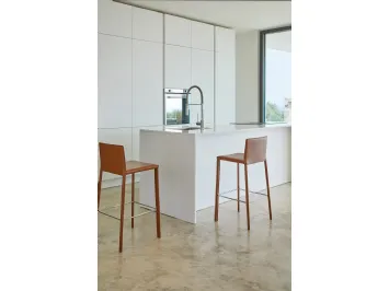Sgabello Energy SG380 con struttura in metallo completamente rivestita in cuoio rigenerato di Friulsedie
