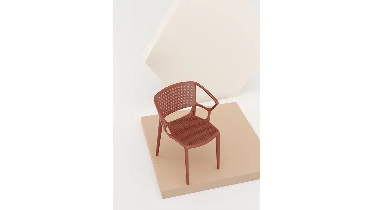 Sedia con braccioli Fiorellina Perforated Seat and Back in polipropilene di Infiniti