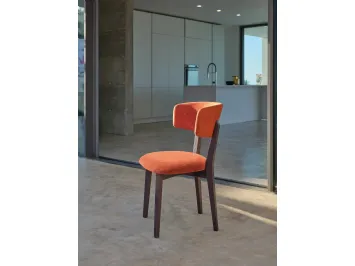 Sedia Giorgia S156 in tessuto imbottito con struttura in Frassino di Friulsedie