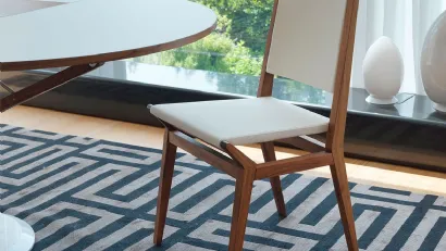 Sedia in noce rivestita in tessuto Tribeca di Horm