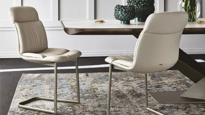 Sedia in pelle con struttura a slitta in acciaio Kelly Cantilever di Cattelan Italia