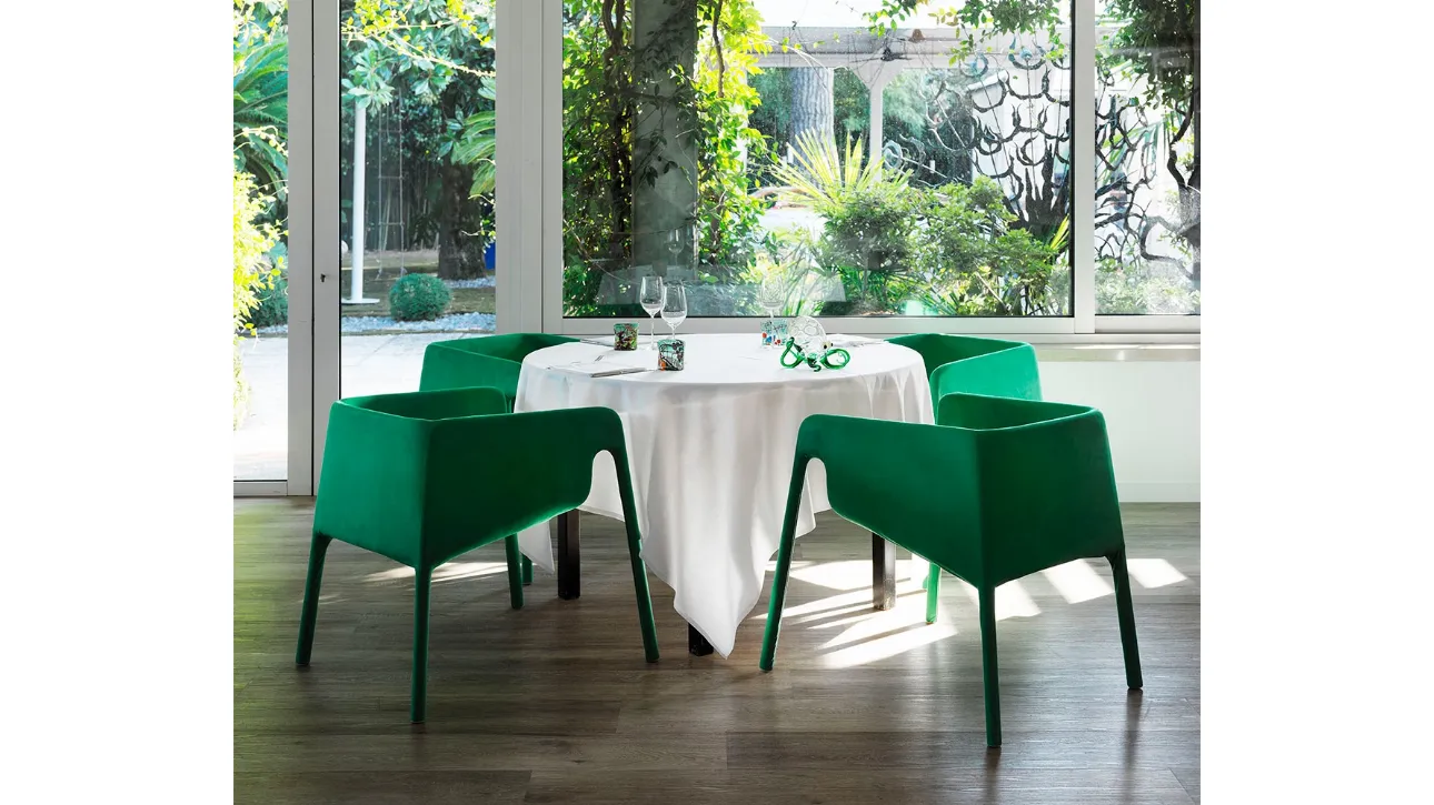 Sedia di design completamente rivestita in tessuto Lobby di Horm