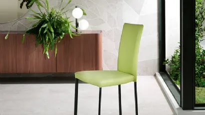 Sgabello Slim con seduta rivestita in pelle di Riflessi