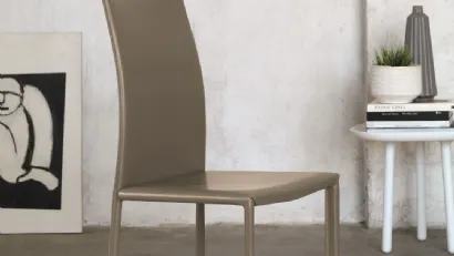 Sedia Vanity S376 completamente rivestita in cuoio rigenerato di Friulsedie