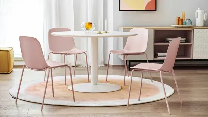 Sedia impilabile in polipropilene con gambe in metallo verniciato Vela 01 di Calligaris