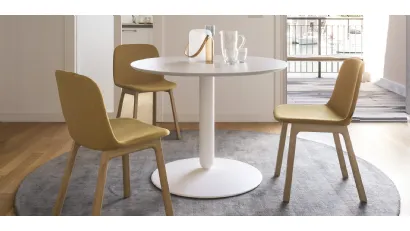 Sedia in tessuto con struttura in legno massello Vela 02 di Calligaris