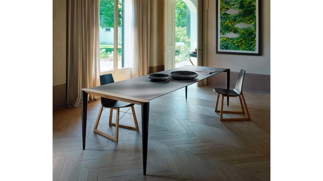 Tavolo in materiale Fenix e legno canaletto Bolero Estensibile di Horm