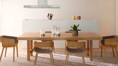 Tavolo in legno con piano di spessore Capriata di Horm