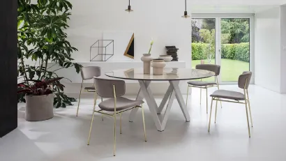 Tavolo rotondo con piano in ceramica effetto marmo Cartesio di Calligaris