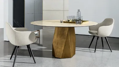 Tavolo rotondo Deod con top in ceramica e base in metallo brunito di Sovet