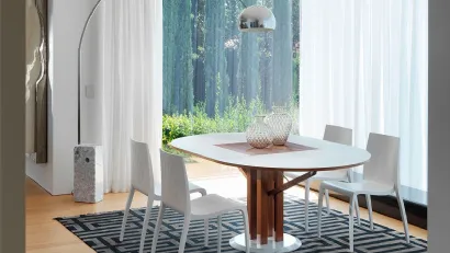 Tavolo allungabile con base in legno massello e marmo e top in Fenix Flower di Horm