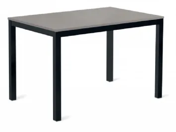 Tavolo Olimpo con top in laminato e base in metallo di Veneta Cucine