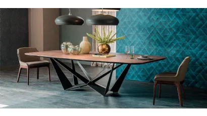 Tavolo con base in acciaio e piano in legno Skorpio Wood di Cattelan Italia