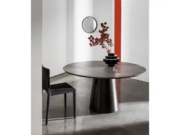 Tavolo Totem Wood con vaso nero e sedia