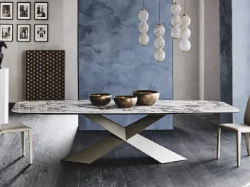 Tavolo  con base in metallo e piano in ceramica Tyron Keramik di Cattelan Italia
