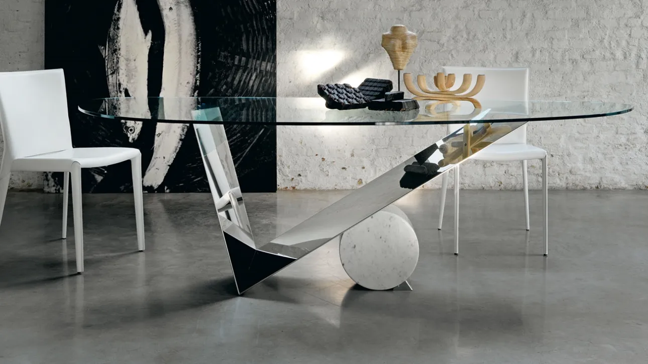 Tavolo con base in acciaio inox e marmo e piano in cristallo Valentinox di Cattelan Italia