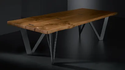 Tavolo Vero Geometrica con top in legno massello e gambe in metallo di Arte Brotto