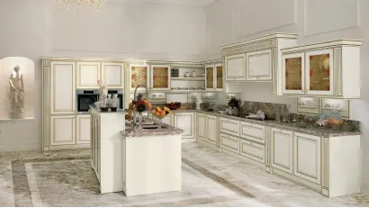 Cucina Classica con isola Mirabeau in laccato Chantilly di Veneta Cucine