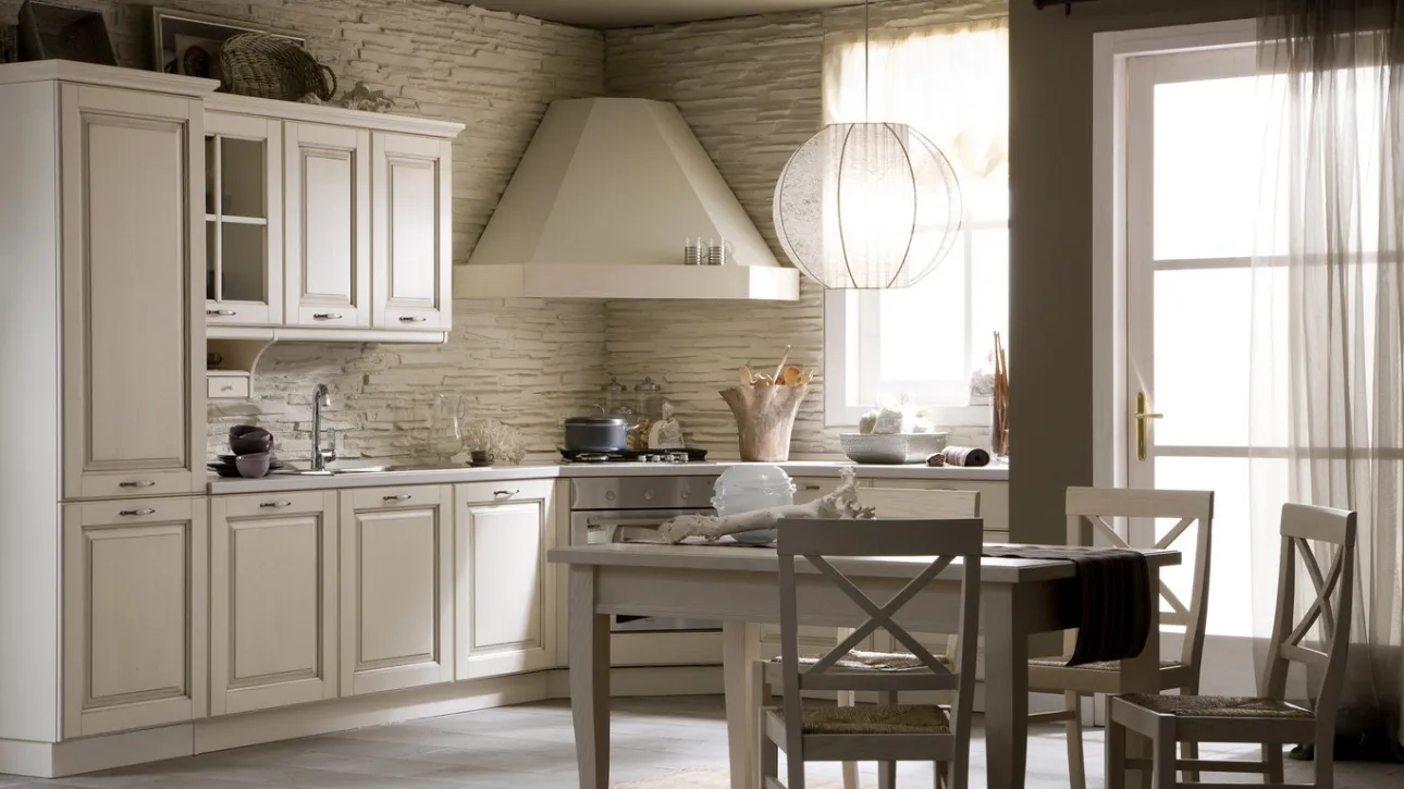 Cucina Classica lineare Memory in legno laccato Bianco antico di Veneta Cucine