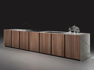 Cucina Design lineare KU45 Stripe in Noce Canaletto con top e fianchi in marmo Melbourne di Key Cucine