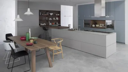 Cucina Design con penisola Surface in Ecomalta, Noce Canaletto e Acciaio di Key Cucine