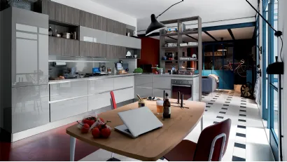 Cucina Moderna con penisola Carrera in laccato lucido Grigio Metallo di Veneta Cucine