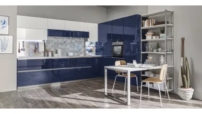 Cucina Moderna Lounge angolare in laccato lucido Blu Navy e Bianco Puro di Veneta Cucine