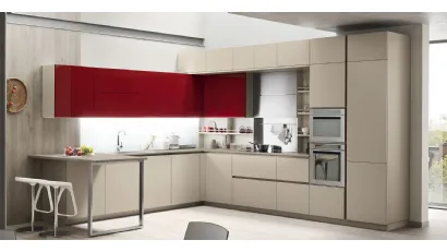 Cucina Moderna Lounge angolare con penisola in laccato Beige Ecru opaco e Rosso Veneziano lucido di Veneta Cucine