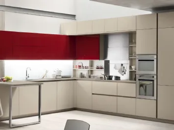 Cucina Moderna Lounge 12 angolare con penisola in laccato Beige Ecru opaco e Rosso Veneziano lucido di Veneta Cucine