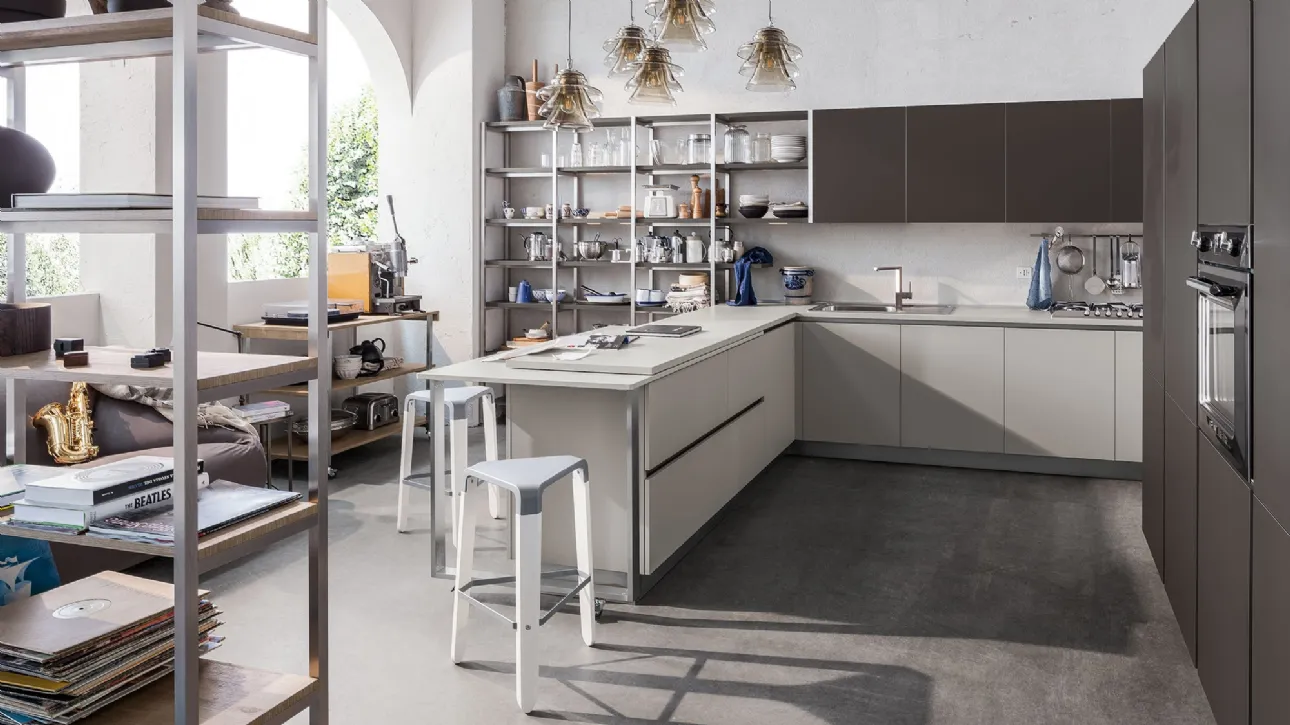 Cucina Moderna Start Time angolare in laccato Grigio e Antracite di Veneta Cucine