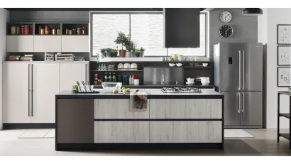 Cucina Moderna Start Time J con isola in Play Rovere chiaro, Smart Antracite e Colorboard Graffiato chiaro di Veneta Cucine