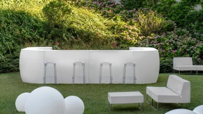 Divano e Pouf in polietilene con struttura in acciaiio Outdoor Host di Pedrali