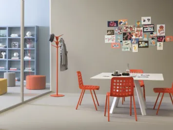 Sedia in plastica con struttura in alluminio impilabile Koi-booki di Pedrali