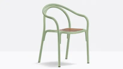 Sedia outdoor con struttura in tubo di alluminio curvato e sedile realizzato con doghe in teak sagomate Soul di Pedrali