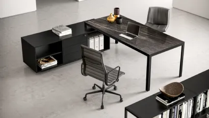 Scrivania Direzionale in metallo con piano in laminam effetto marmo Hype 06 di About Office